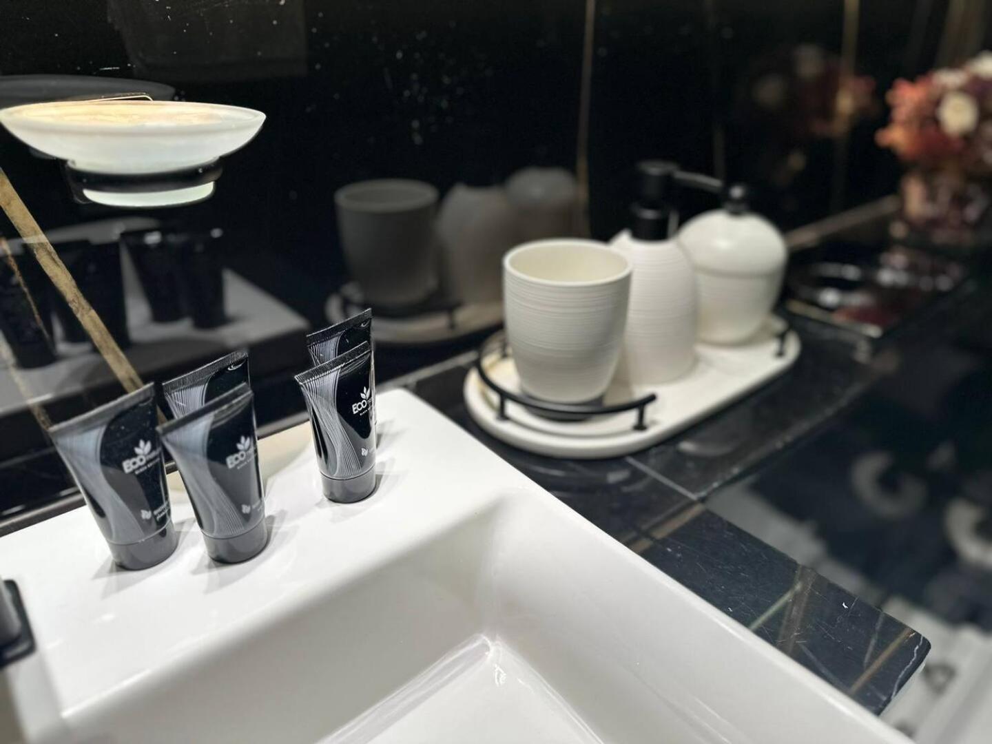 Chic 2Br In Jvc Balcony Pool & Parking Dubai