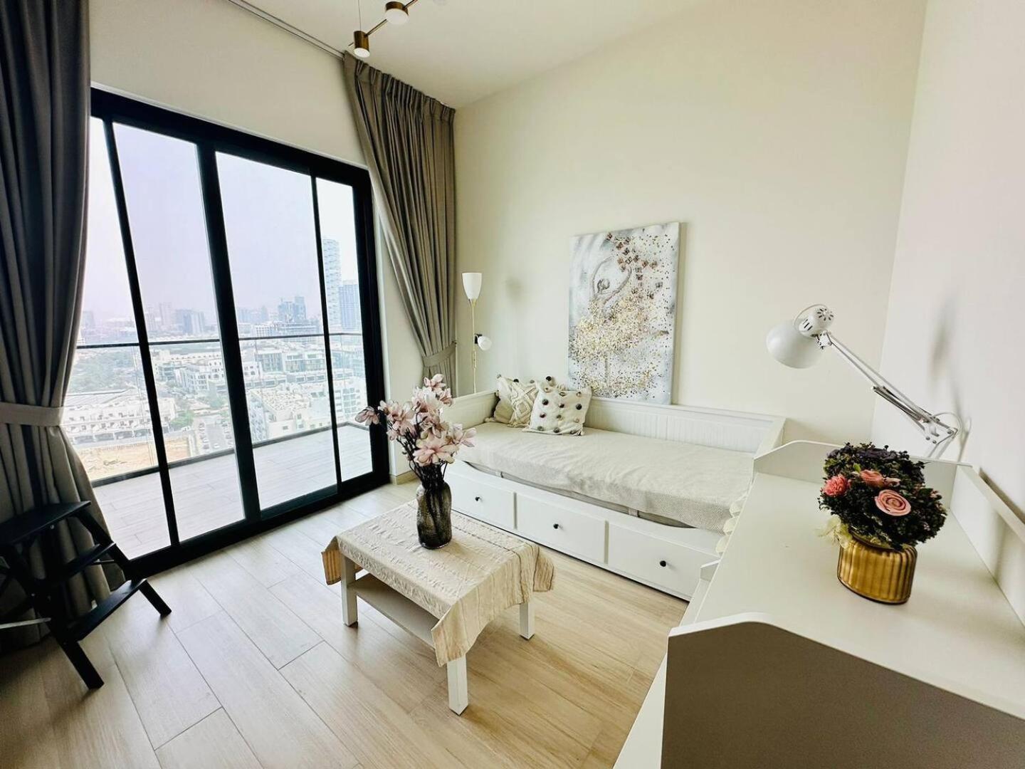Chic 2Br In Jvc Balcony Pool & Parking Apartment