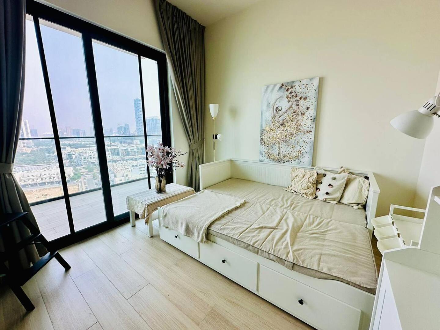 Chic 2Br In Jvc Balcony Pool & Parking