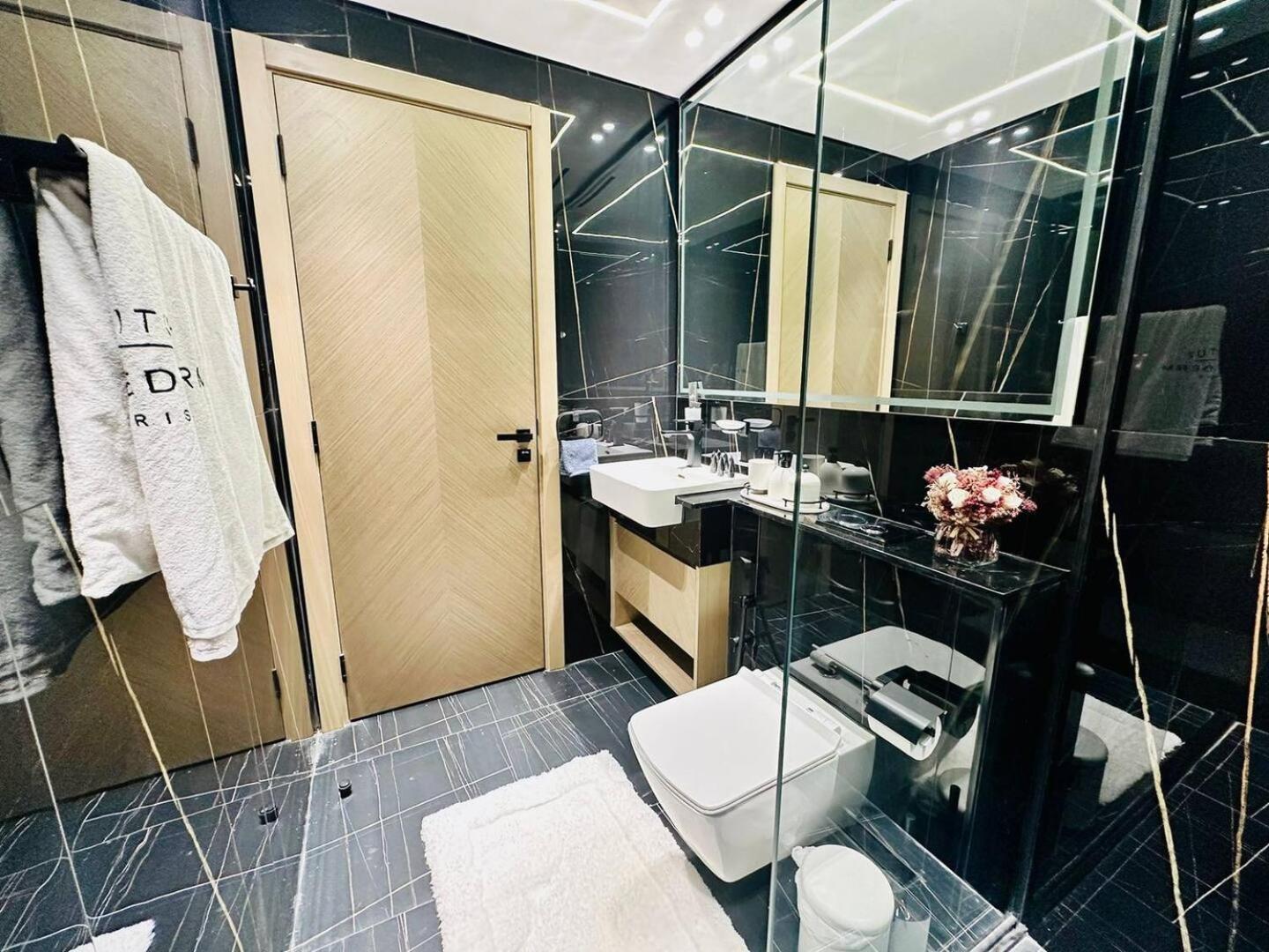 Chic 2Br In Jvc Balcony Pool & Parking