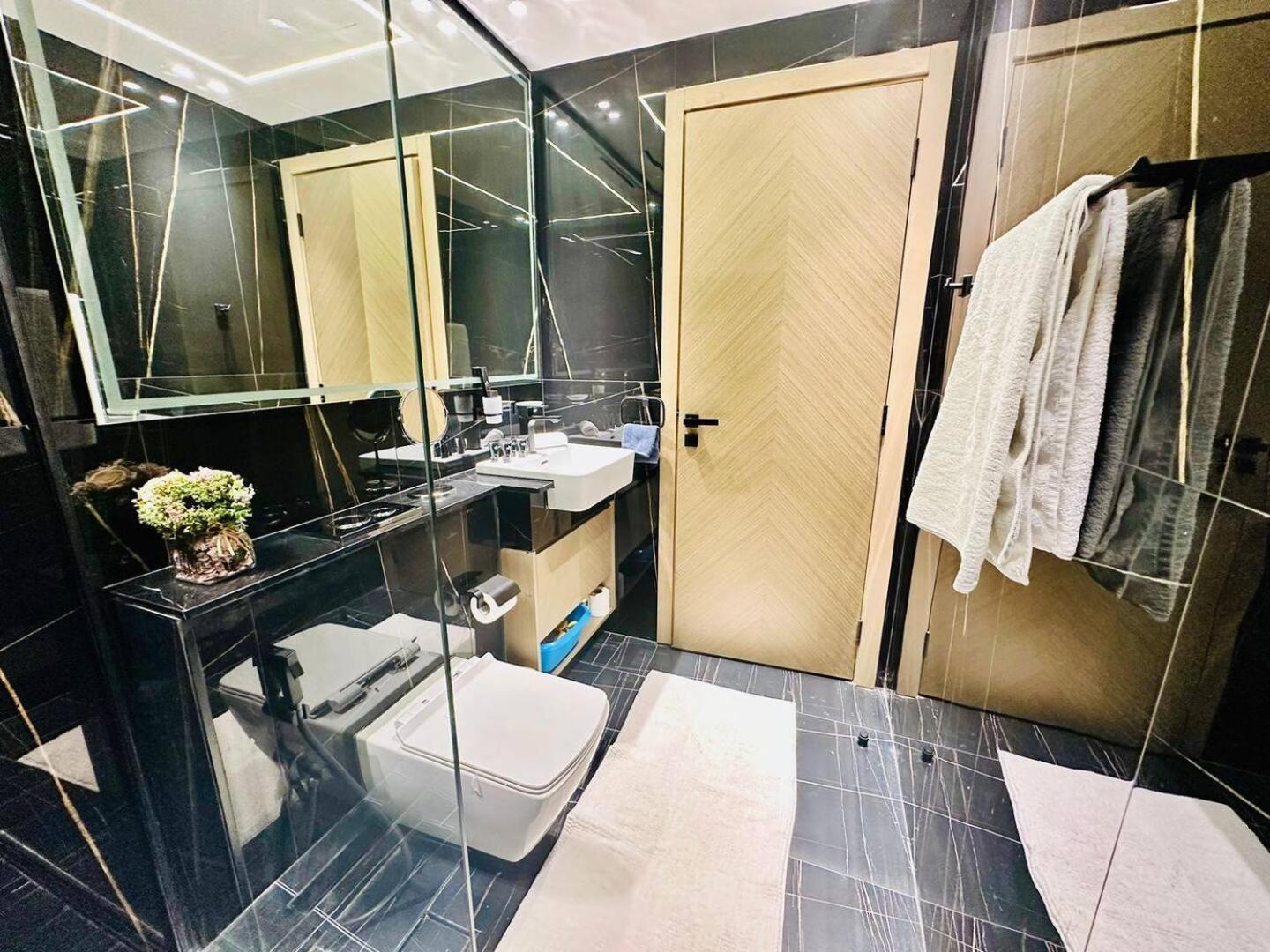 Chic 2Br In Jvc Balcony Pool & Parking *